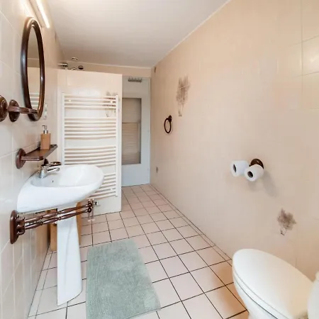 Cozy With Garden, Ennal 펜션