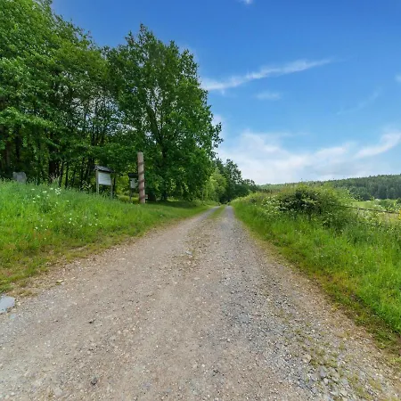 Cozy With Garden, Ennal Casa de Férias *