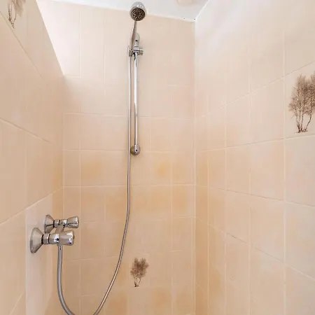 Cozy With Garden, Ennal Casa de Férias *