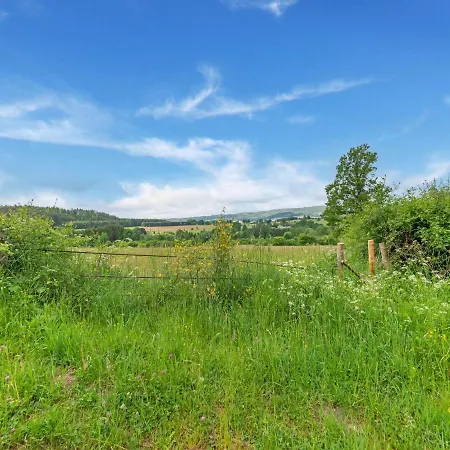 Cozy With Garden, Ennal 펜션