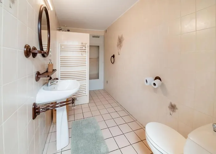 Cozy With Garden, Ennal Vakantiehuis